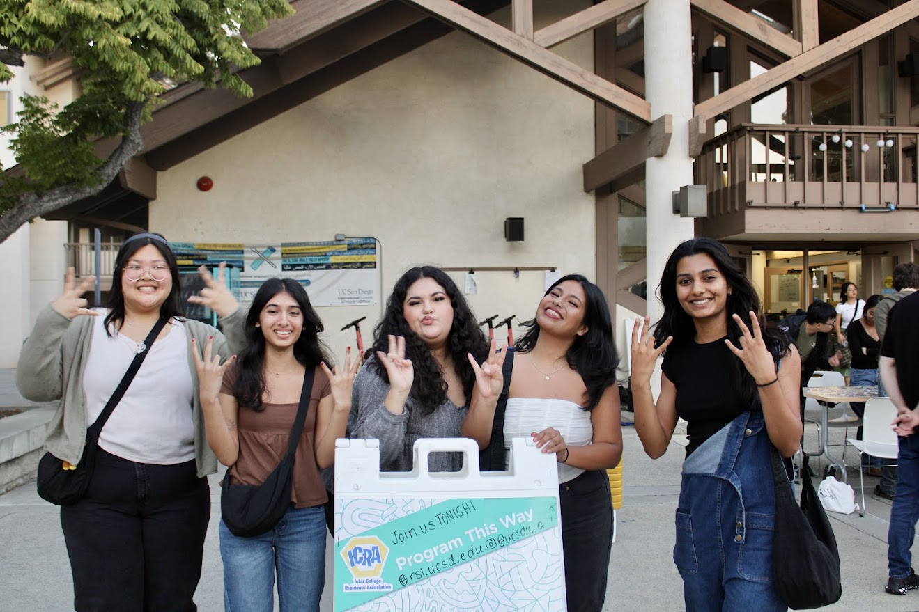 5 of 6, Residents at Move-in Game Night